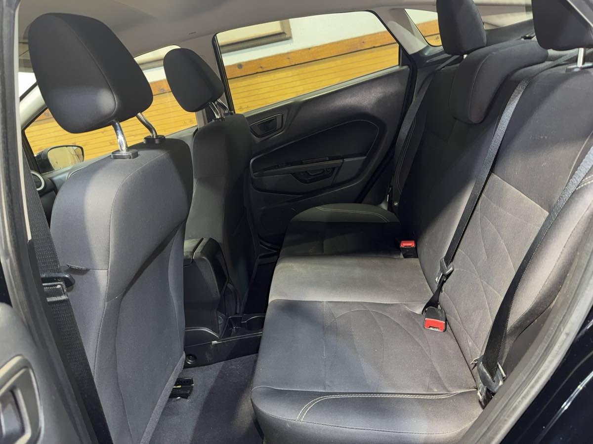 2019 Ford Fiesta SE - Photo 22