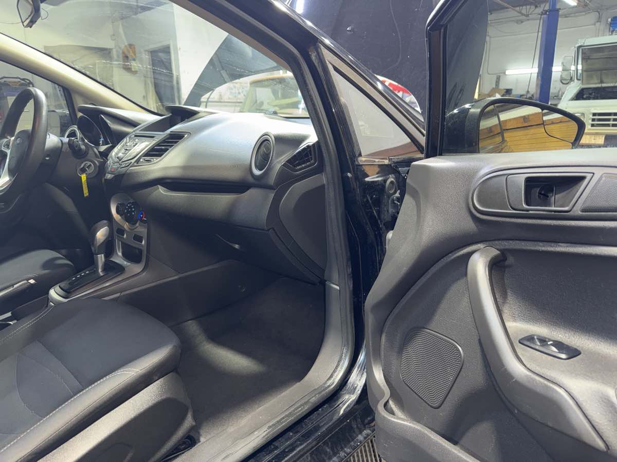 2019 Ford Fiesta SE - Photo 25