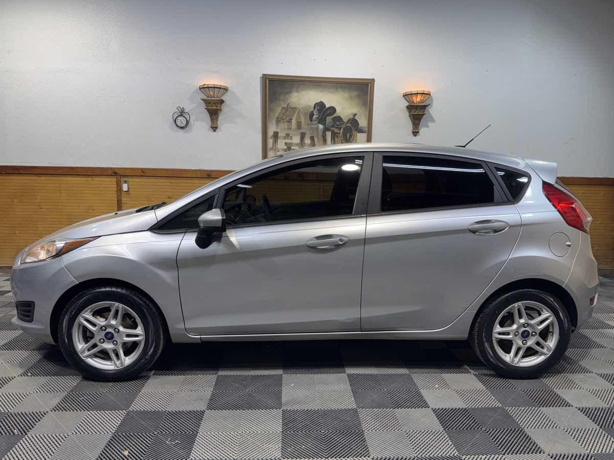 2019 Ford Fiesta SE photo 2