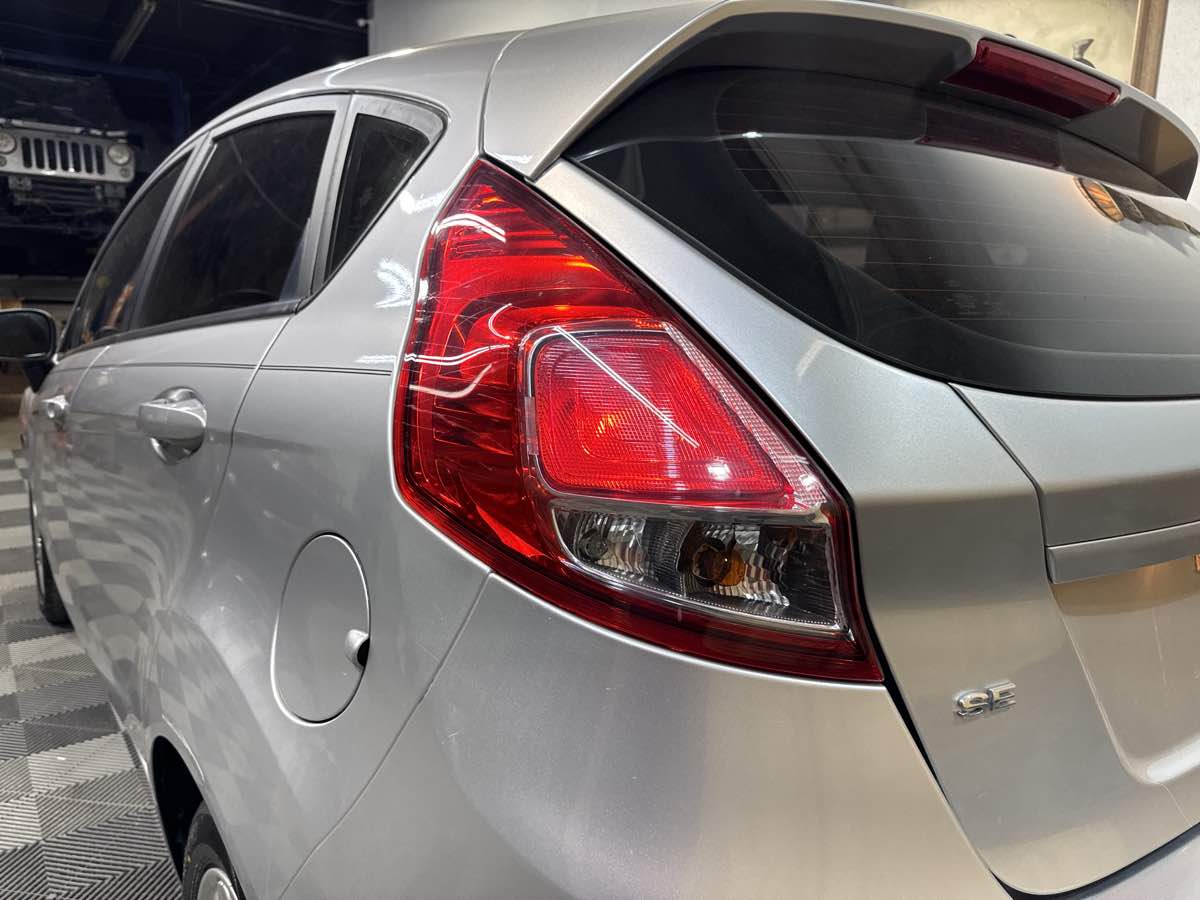 2019 Ford Fiesta SE photo 9