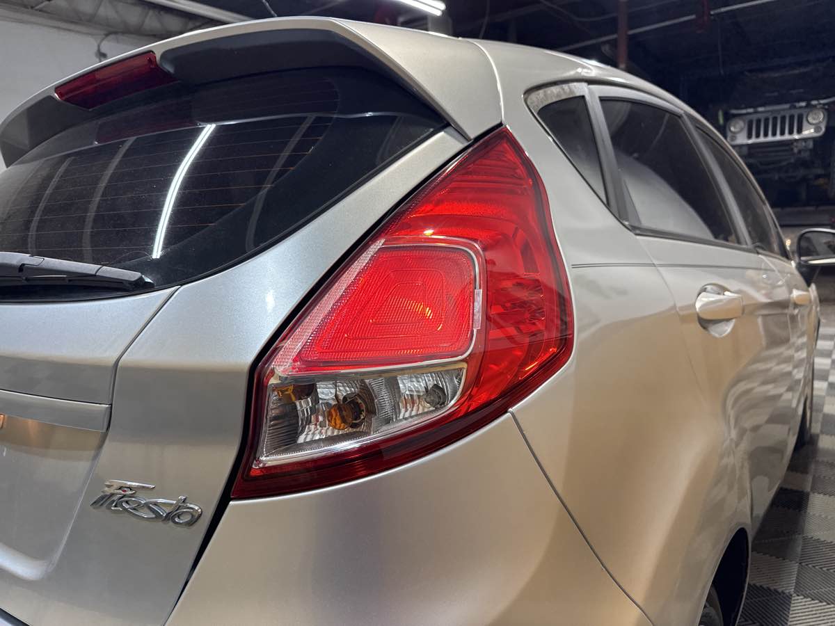 2019 Ford Fiesta SE - Photo 10