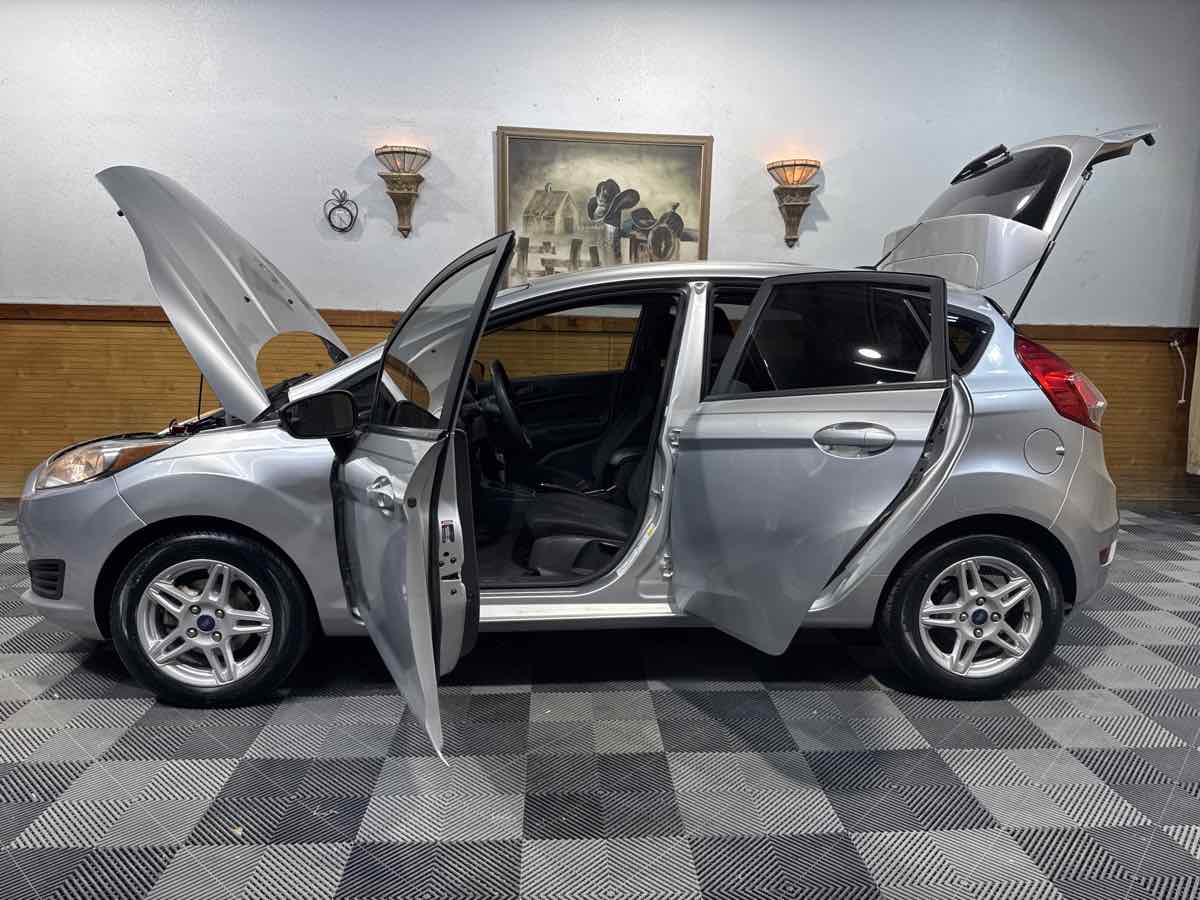 2019 Ford Fiesta SE photo 12
