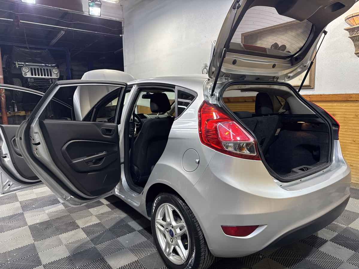 2019 Ford Fiesta SE photo 13