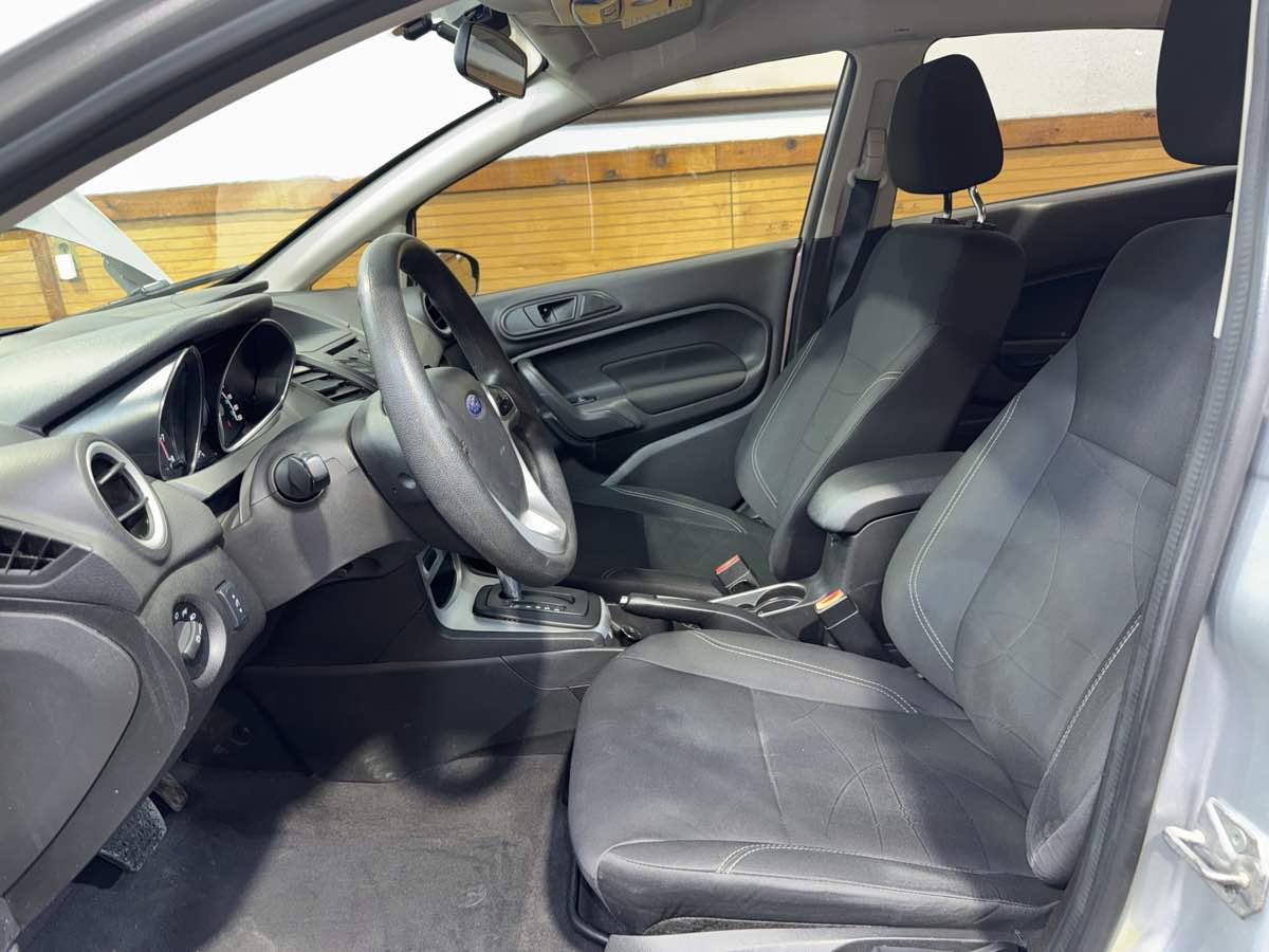 2019 Ford Fiesta SE photo 16