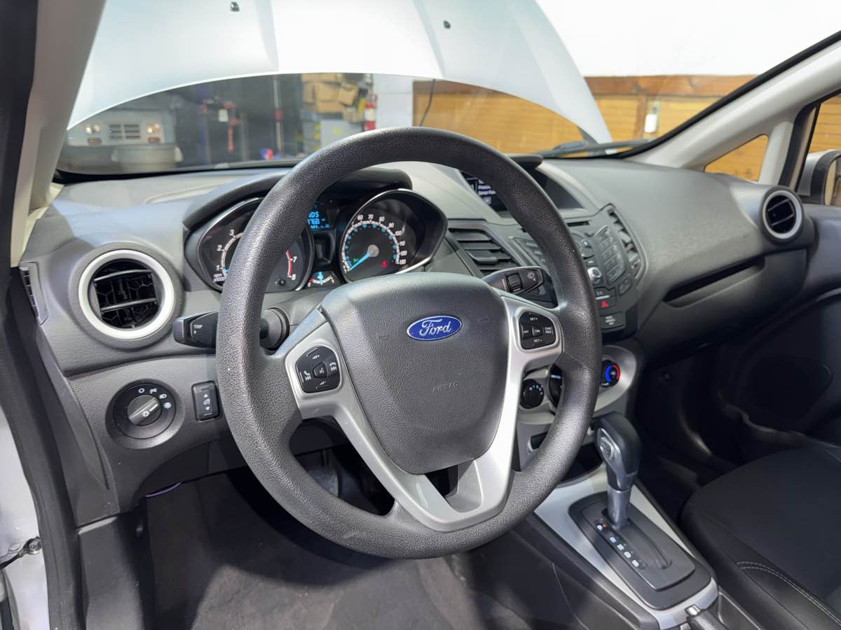 2019 Ford Fiesta SE - Photo 17