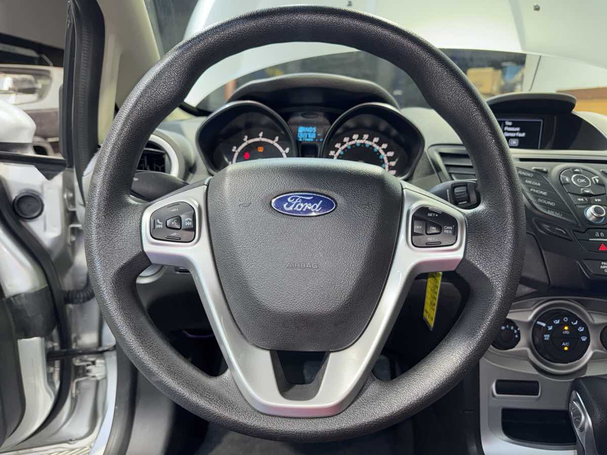 2019 Ford Fiesta SE - Photo 18