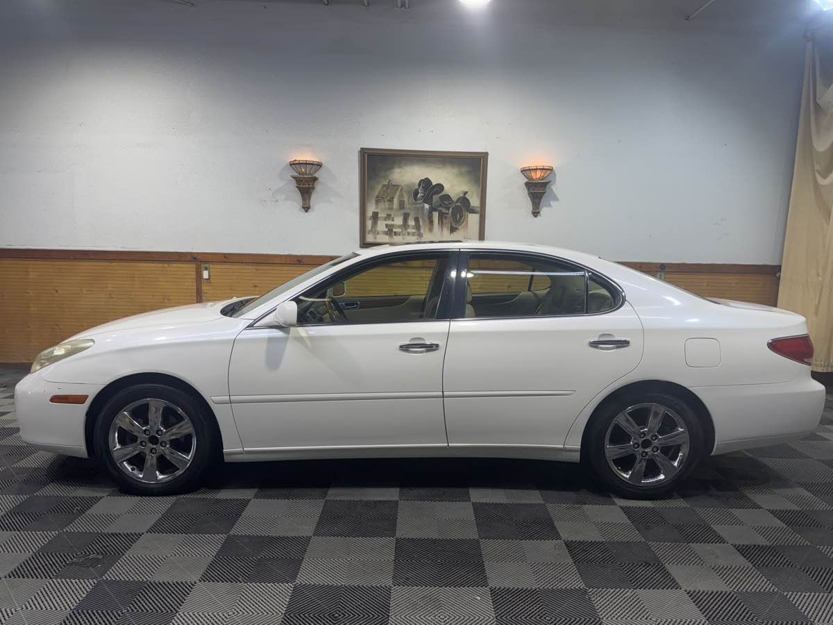 2005 Lexus ES 330 photo 2