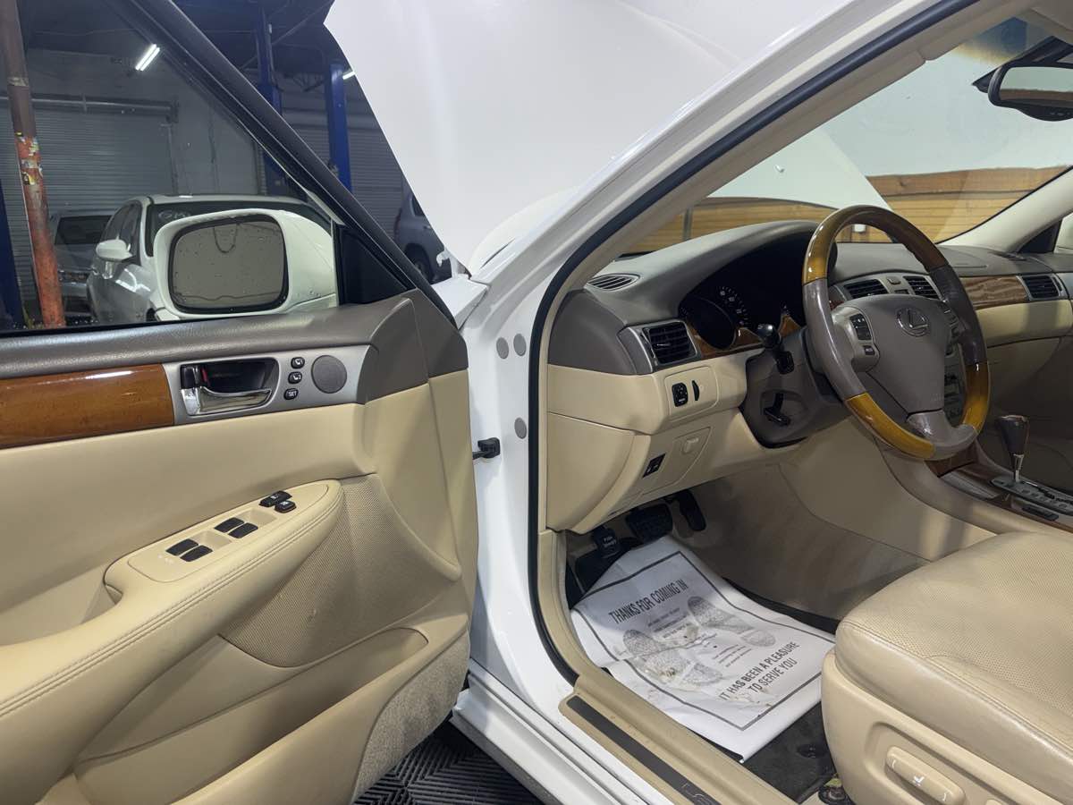 2005 Lexus ES 330 photo 14