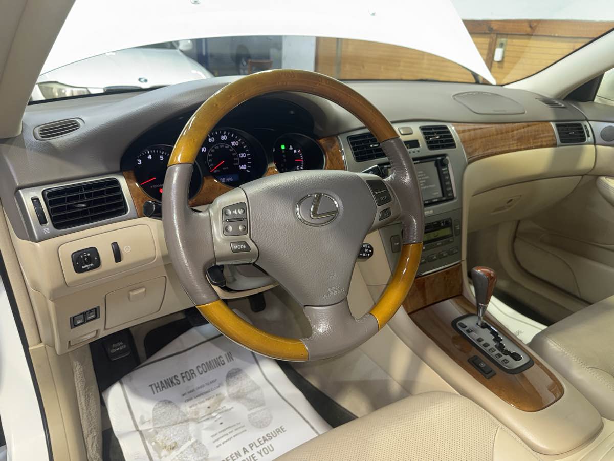 2005 Lexus ES 330 photo 16