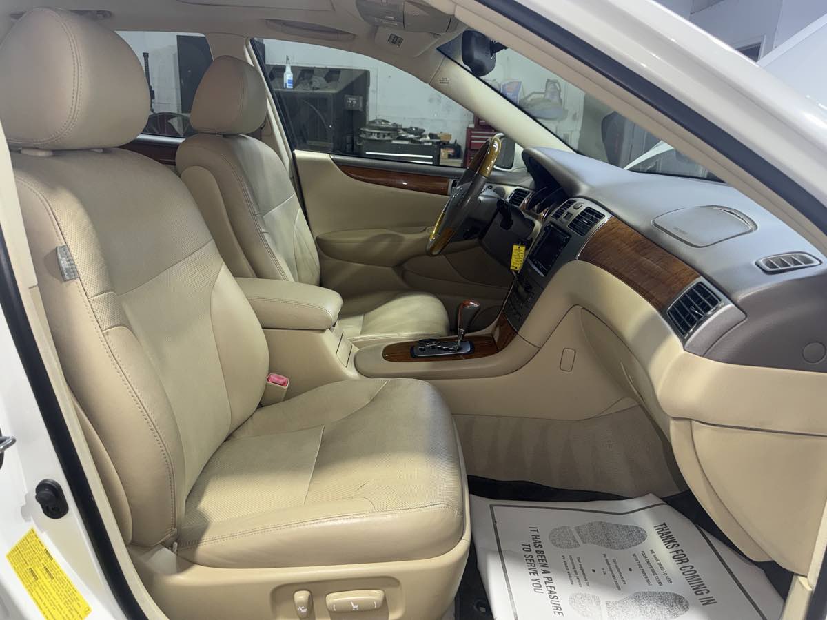 2005 Lexus ES 330 photo 26