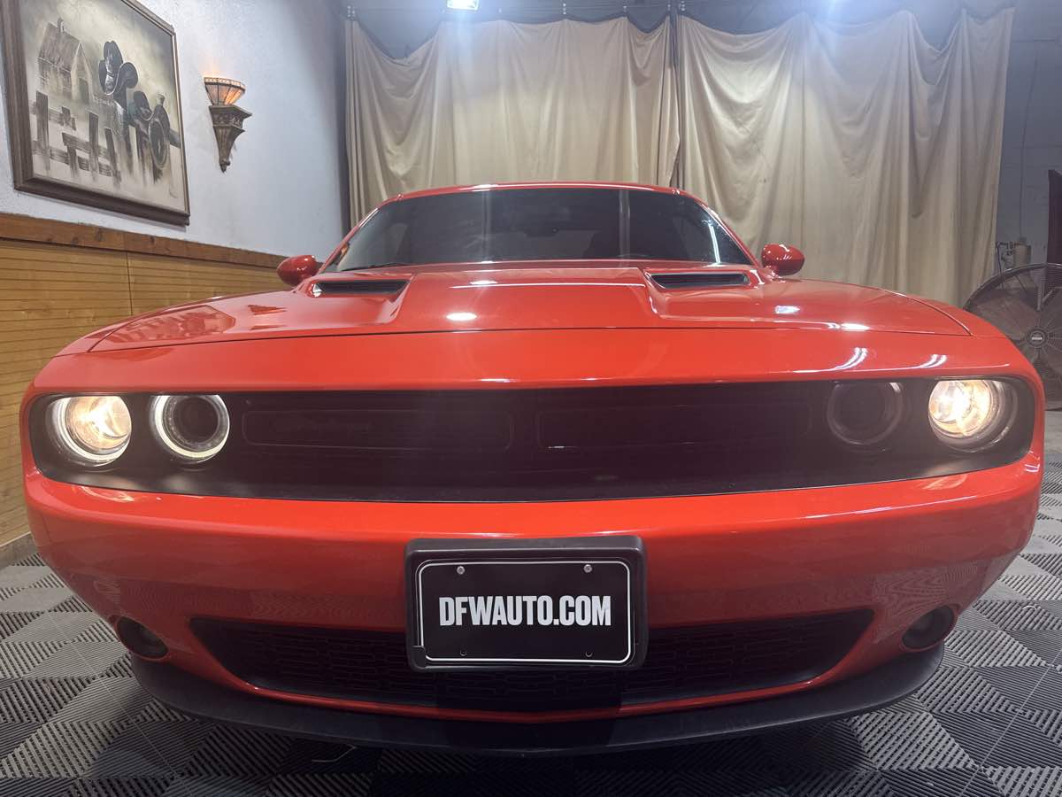 2022 Dodge Challenger SXT photo 3