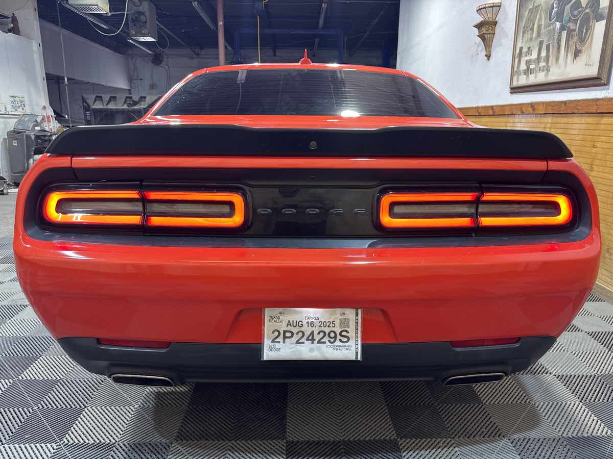 2022 Dodge Challenger SXT photo 4