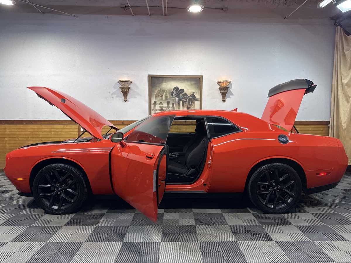 2022 Dodge Challenger SXT photo 12