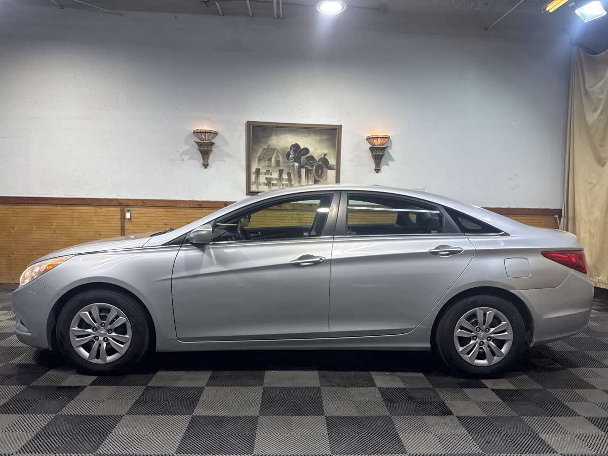 2012 Hyundai Sonata GLS photo 2