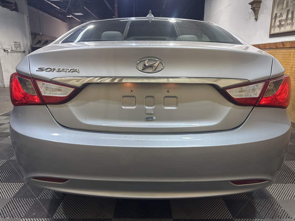 2012 Hyundai Sonata GLS photo 4