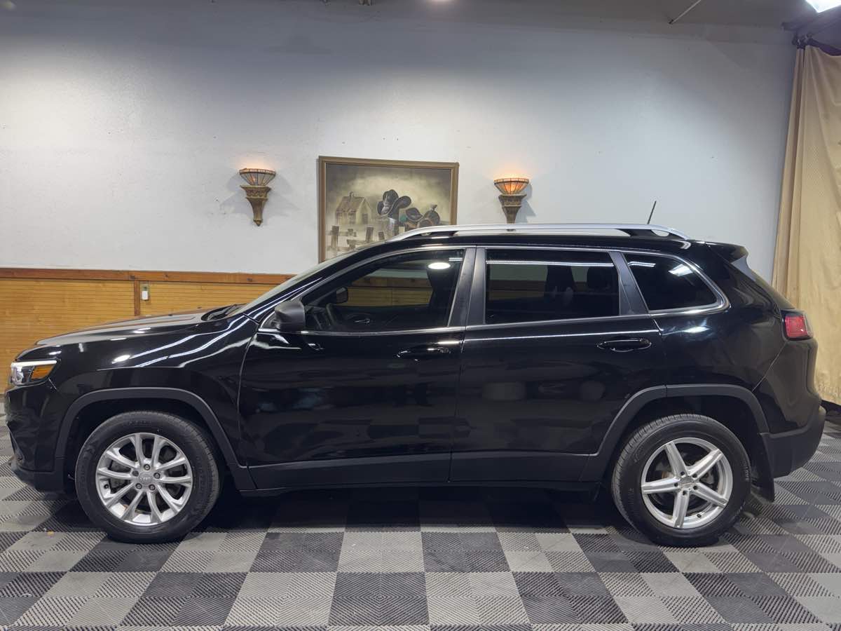 2019 Jeep Cherokee Latitude photo 2