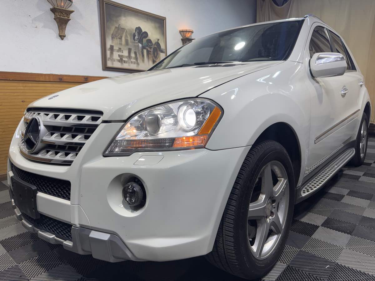 2010 Mercedes Benz ML 550 4MATIC photo 2