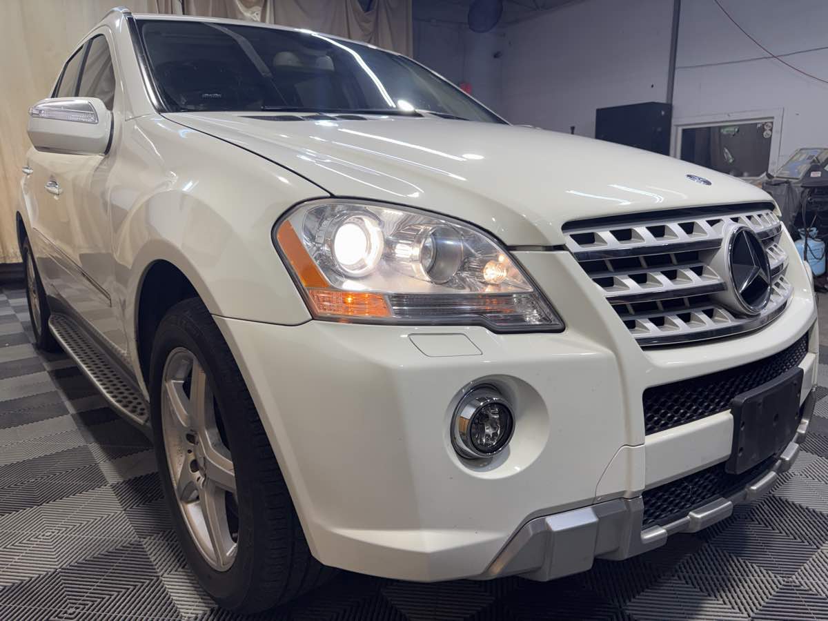 2010 Mercedes Benz ML 550 4MATIC photo 3