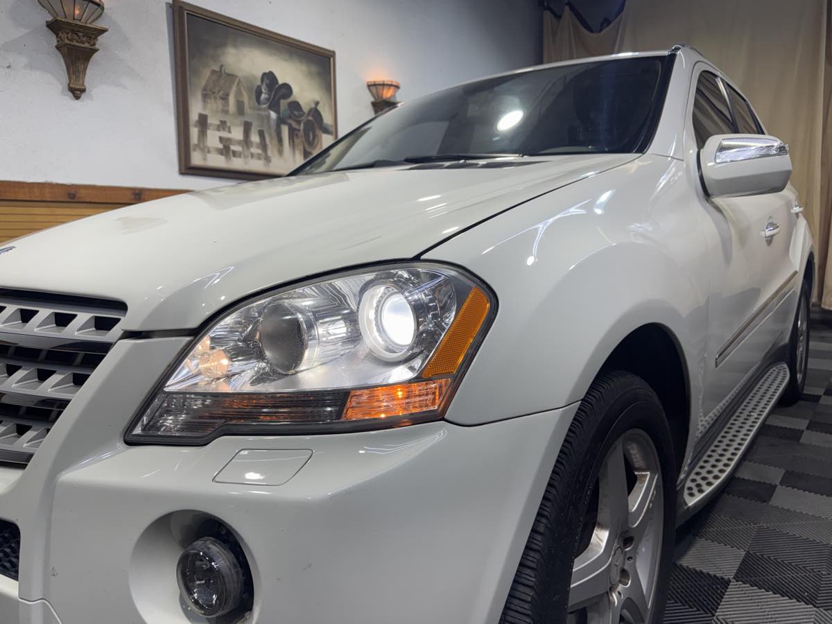 2010 Mercedes Benz ML 550 4MATIC photo 5