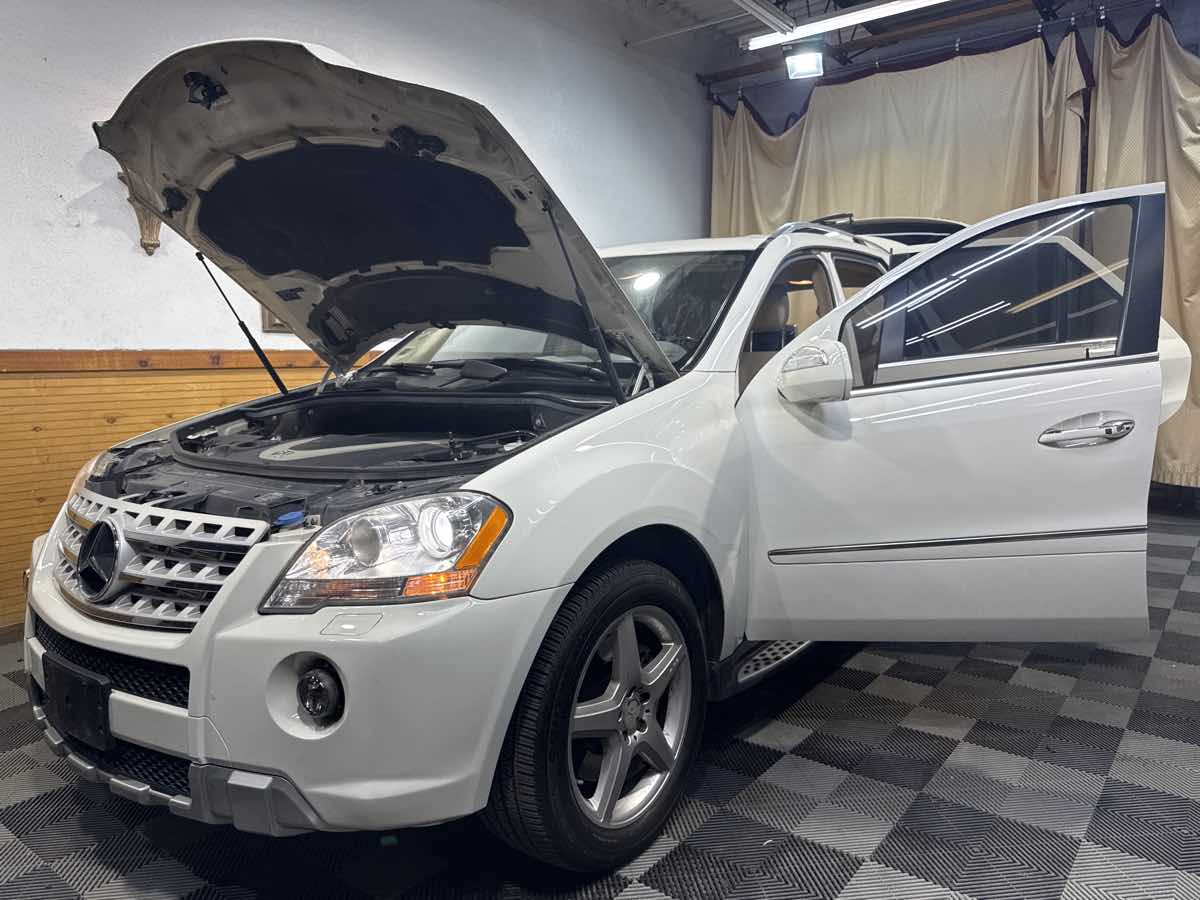 2010 Mercedes Benz ML 550 4MATIC photo 8