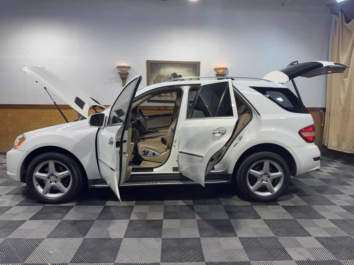 2010 Mercedes Benz ML 550 4MATIC photo 9
