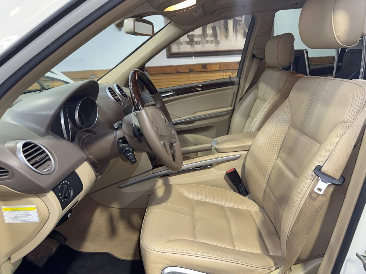 2010 Mercedes Benz ML 550 4MATIC photo 13