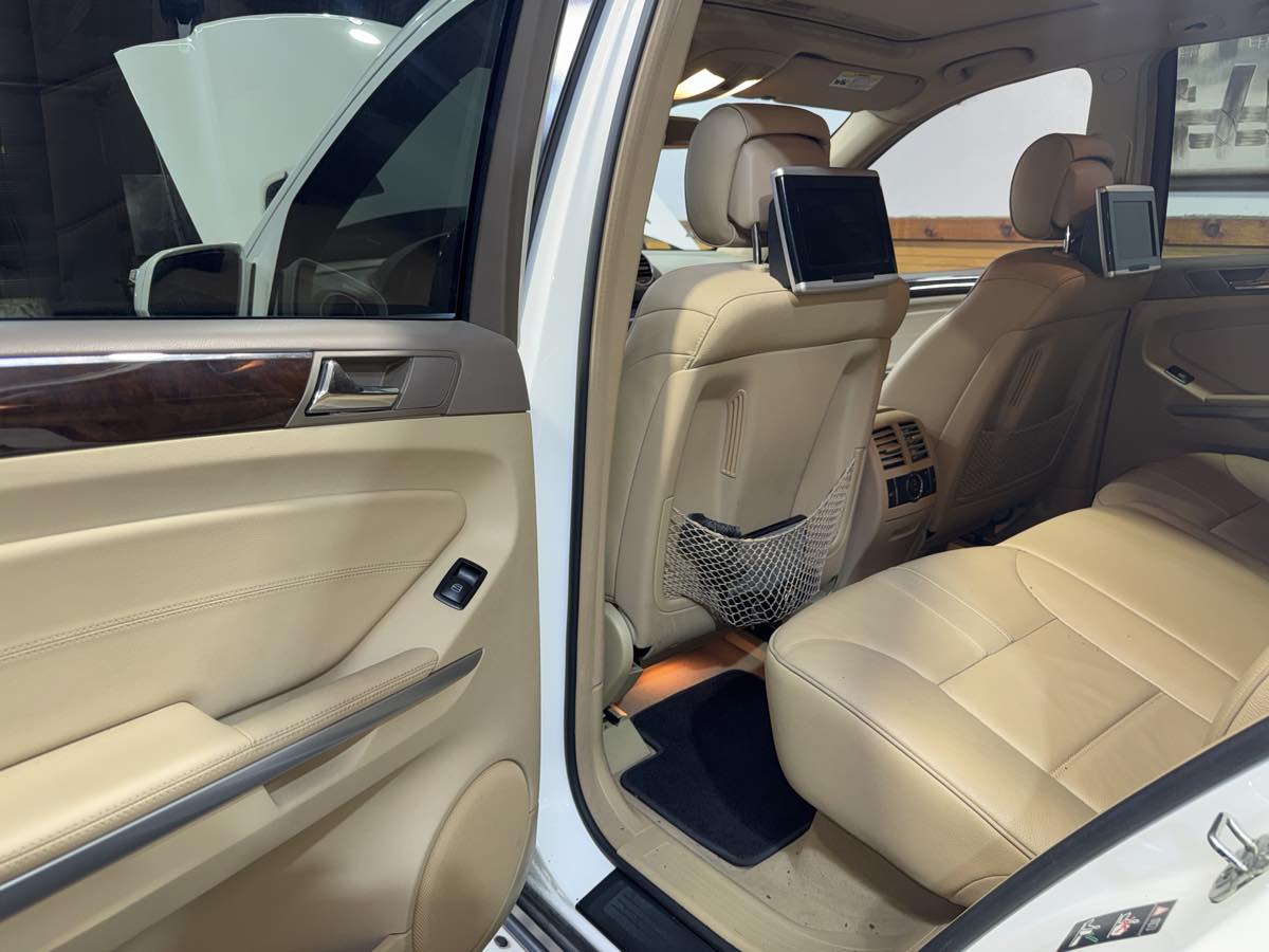 2010 Mercedes Benz ML 550 4MATIC photo 18