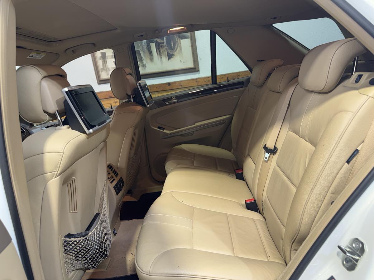 2010 Mercedes Benz ML 550 4MATIC photo 19