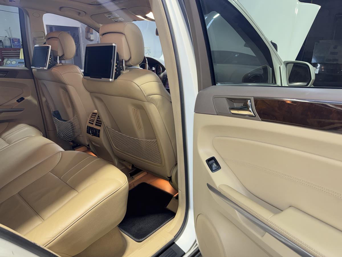 2010 Mercedes Benz ML 550 4MATIC photo 20