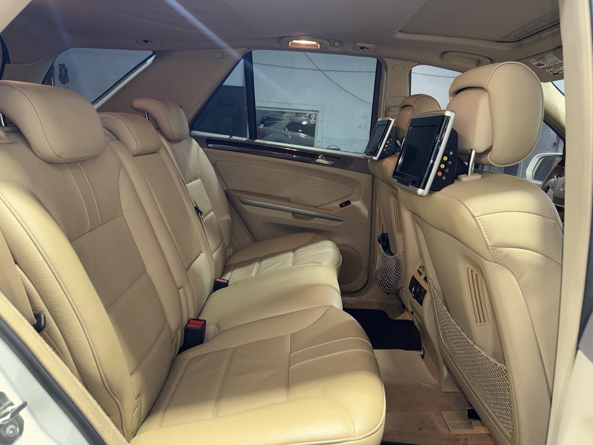 2010 Mercedes Benz ML 550 4MATIC photo 21