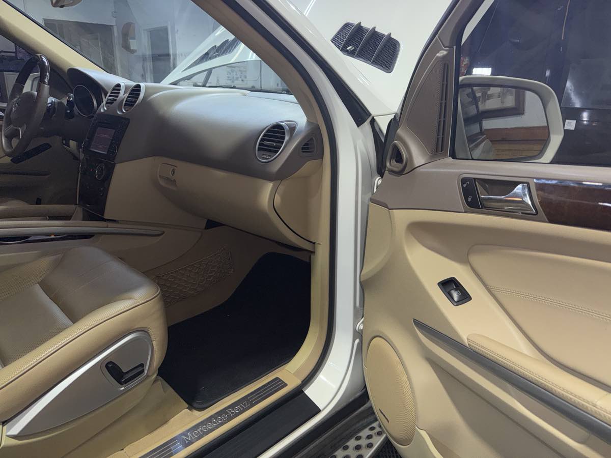 2010 Mercedes Benz ML 550 4MATIC photo 22