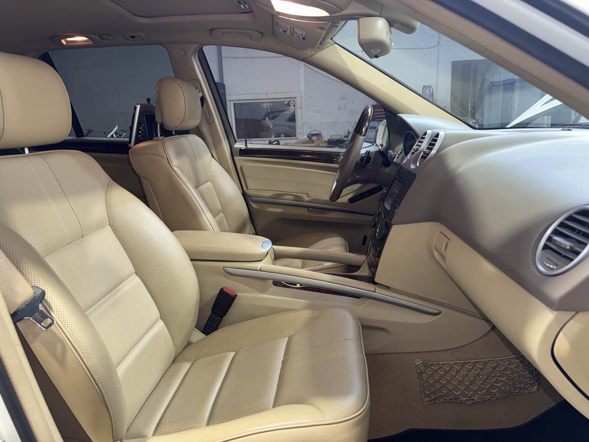 2010 Mercedes Benz ML 550 4MATIC photo 23