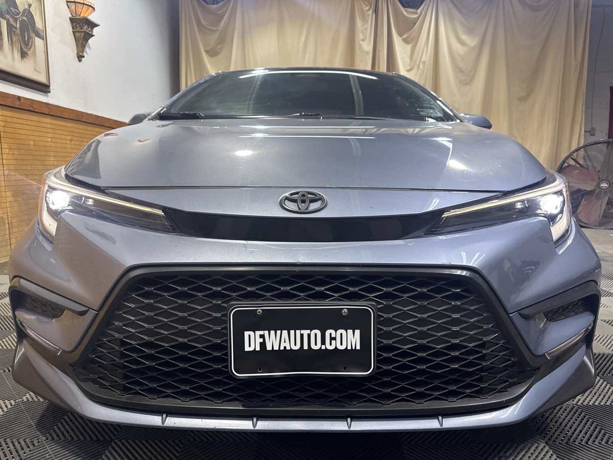 2023 Toyota Corolla SE photo 3