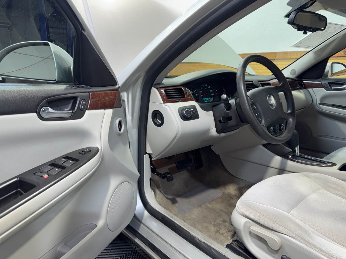 2007 Chevrolet Impala LS photo 12