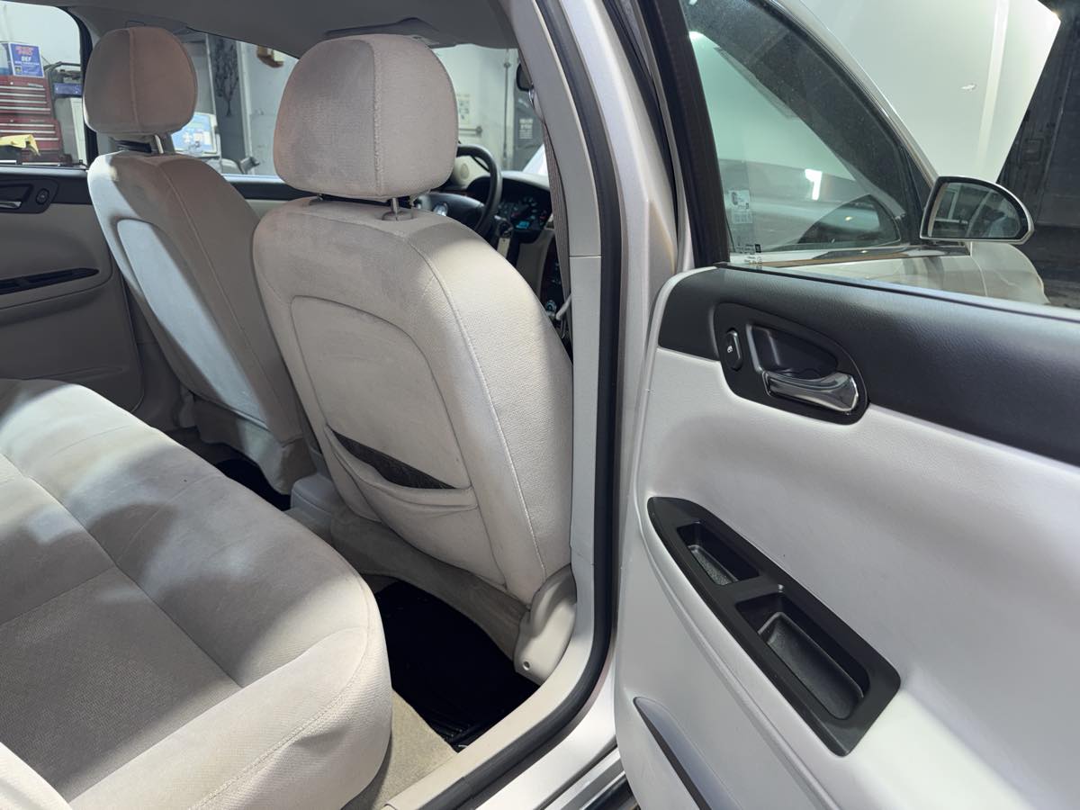 2007 Chevrolet Impala LS photo 17