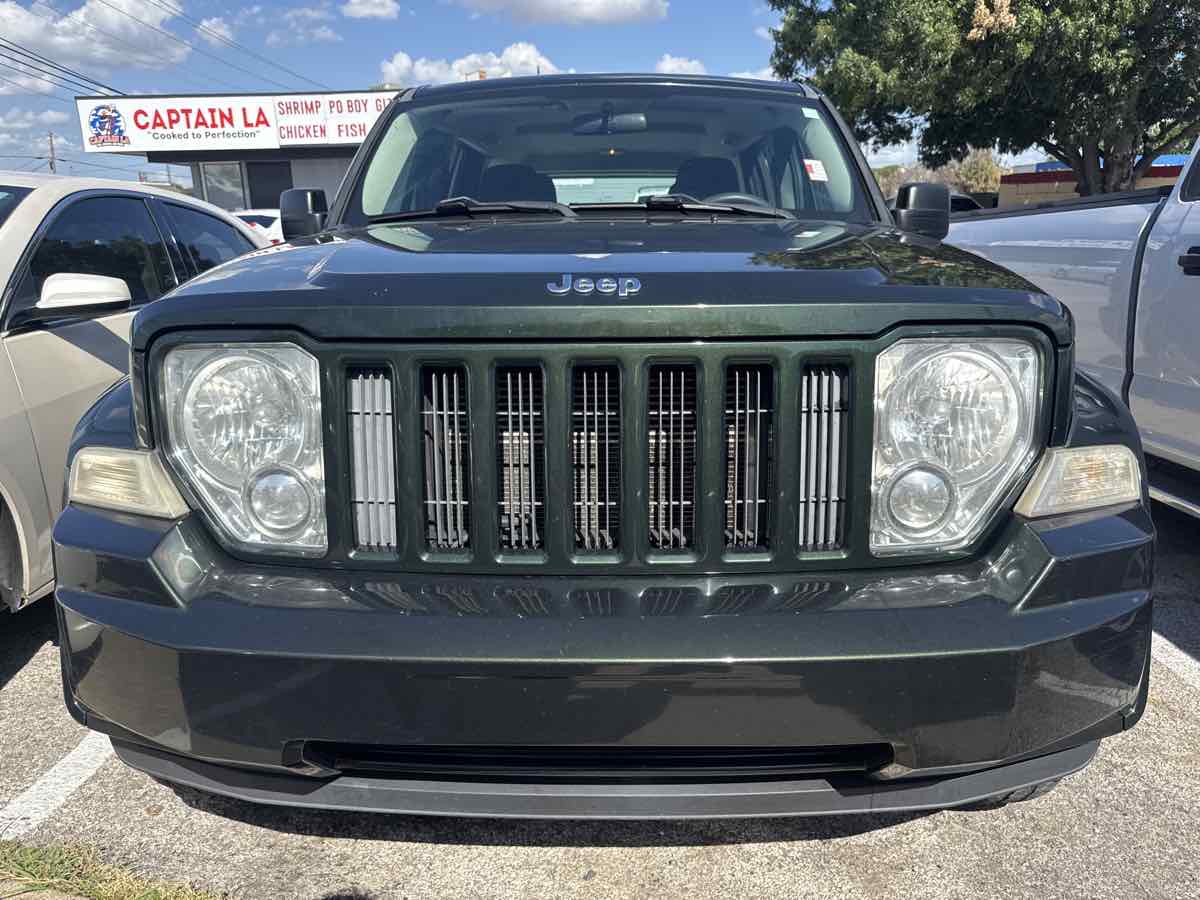 2011 Jeep Liberty Sport photo 2