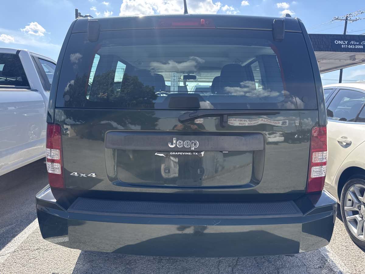 2011 Jeep Liberty Sport photo 3