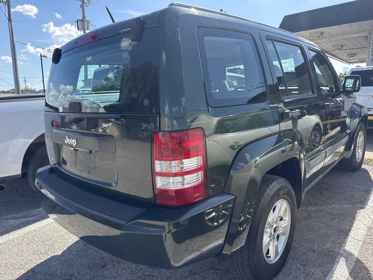 2011 Jeep Liberty Sport photo 4