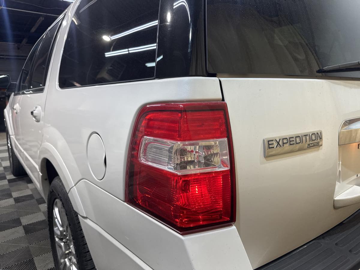 2014 Ford Expedition Limited photo 9