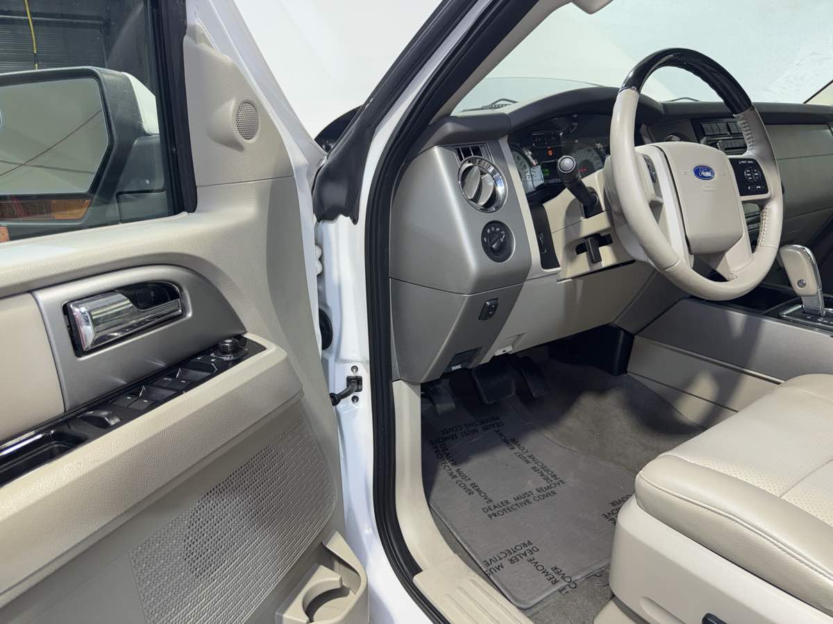 2014 Ford Expedition Limited photo 15