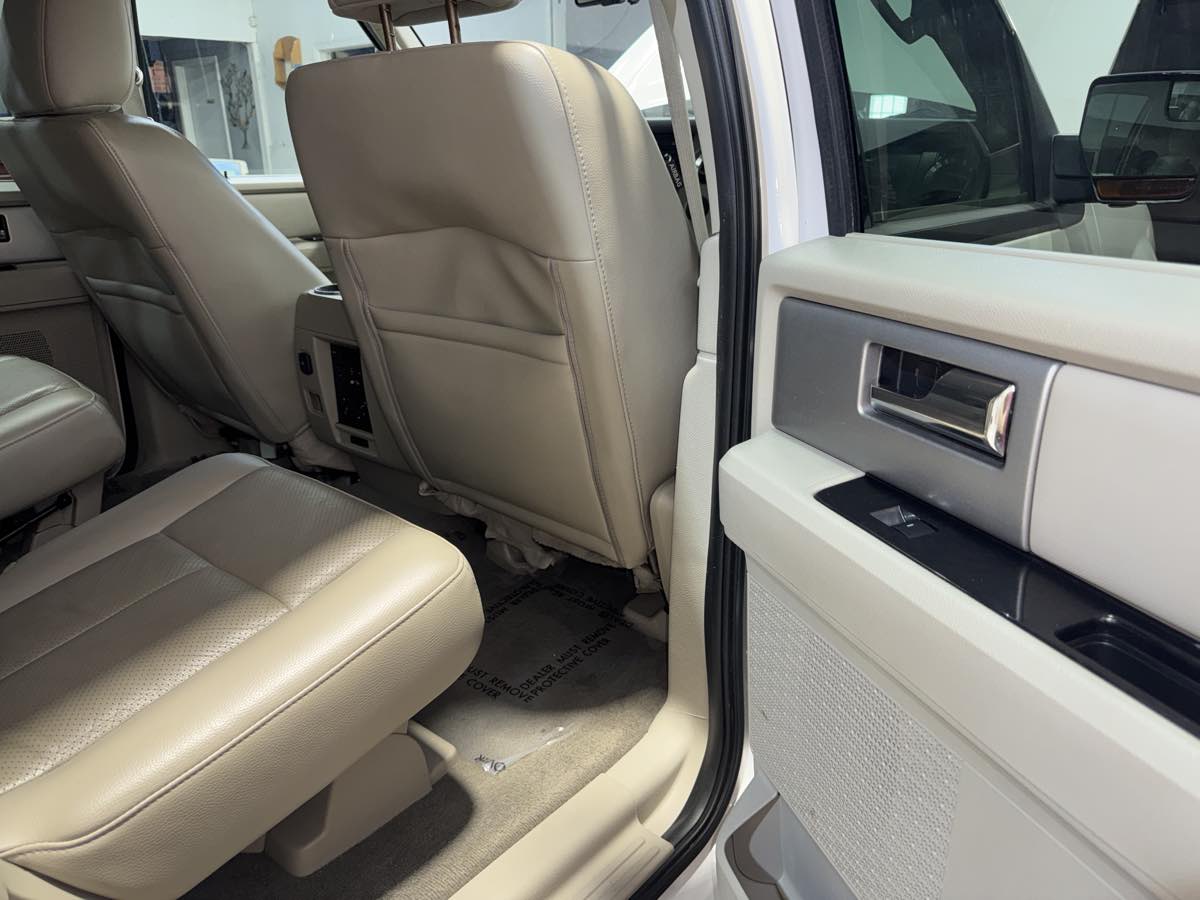 2014 Ford Expedition Limited photo 24