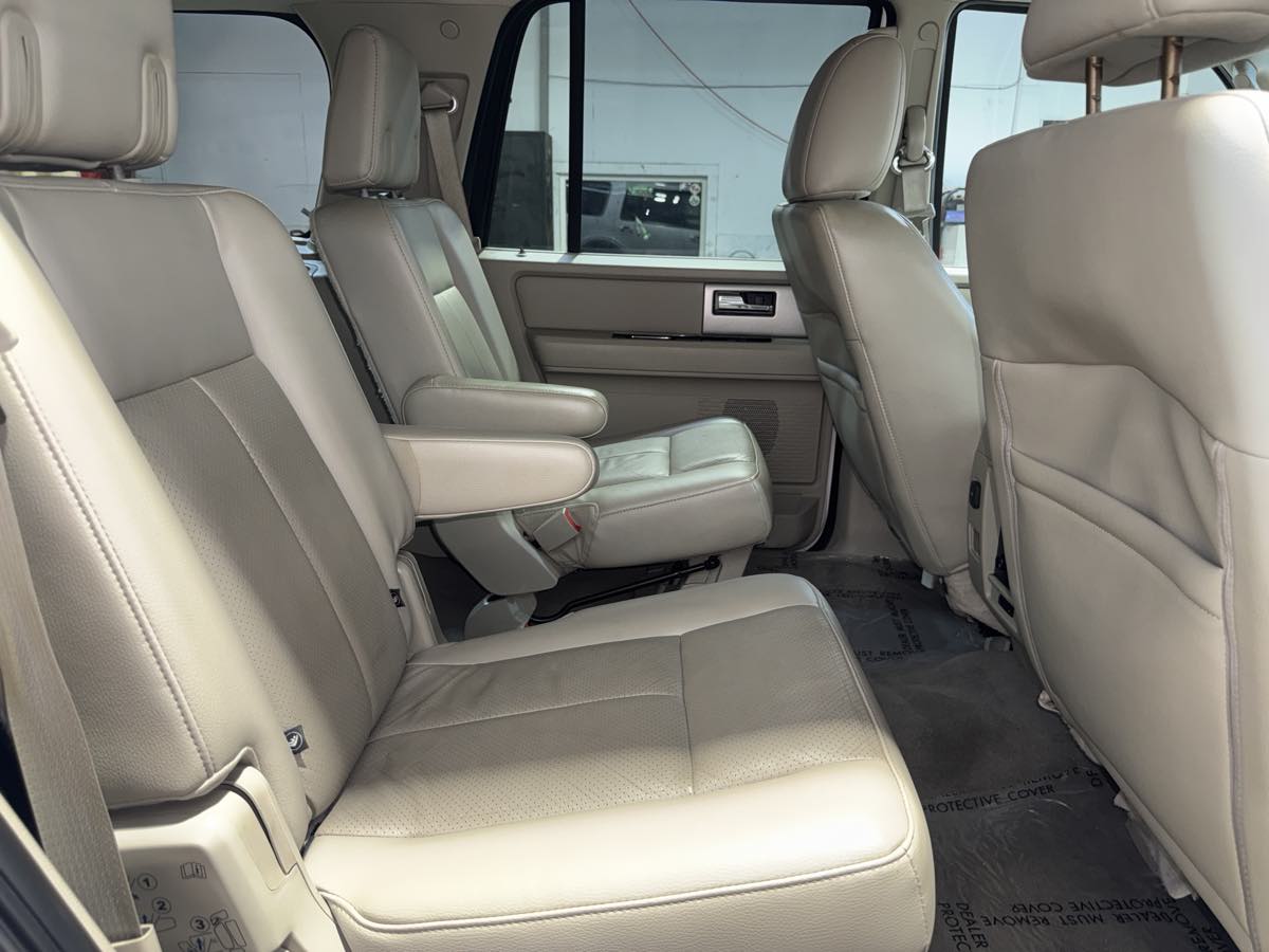 2014 Ford Expedition Limited photo 25