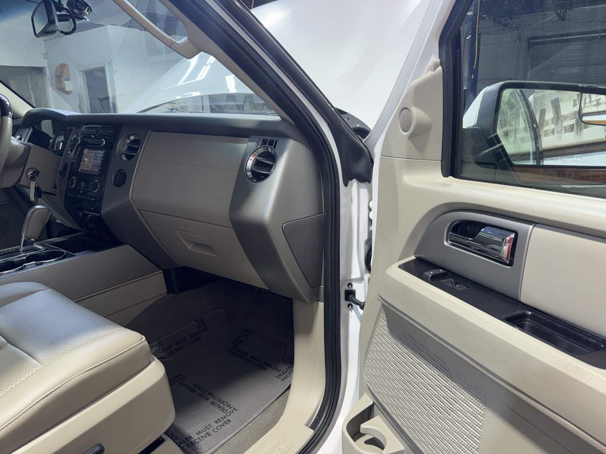 2014 Ford Expedition Limited photo 26