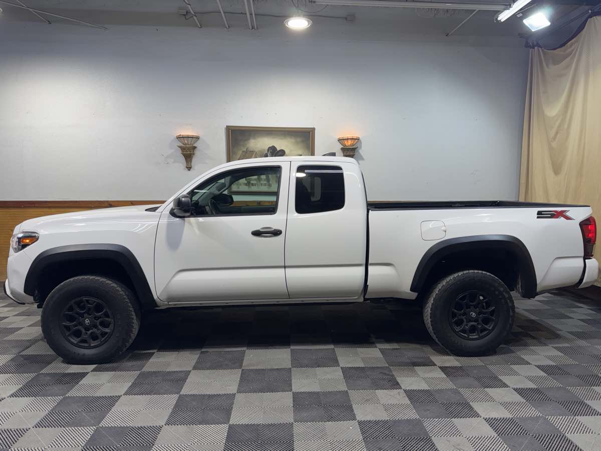 2020 Toyota Tacoma SR photo 2