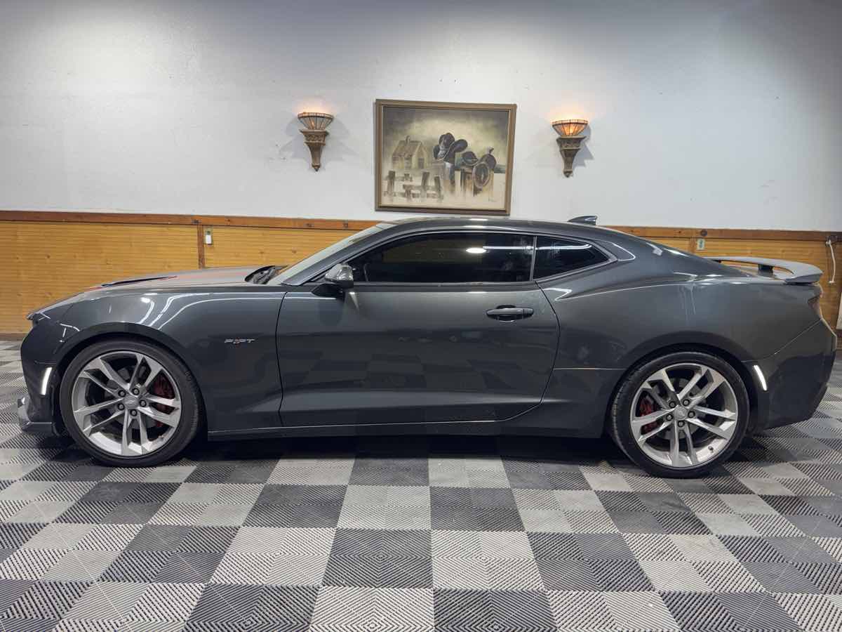 2017 Chevrolet Camaro 2SS photo 2