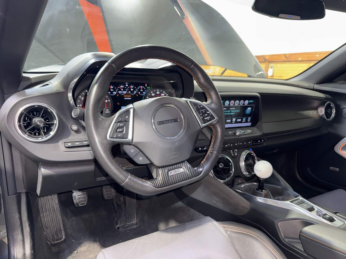2017 Chevrolet Camaro 2SS photo 16