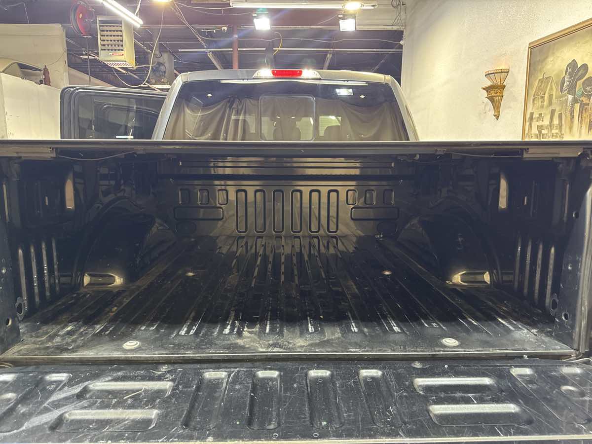 2016 Ford F-150 Platinum photo 15