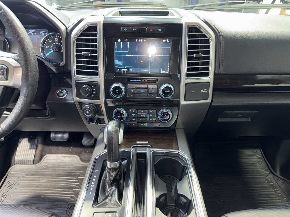 2016 Ford F-150 Platinum photo 18
