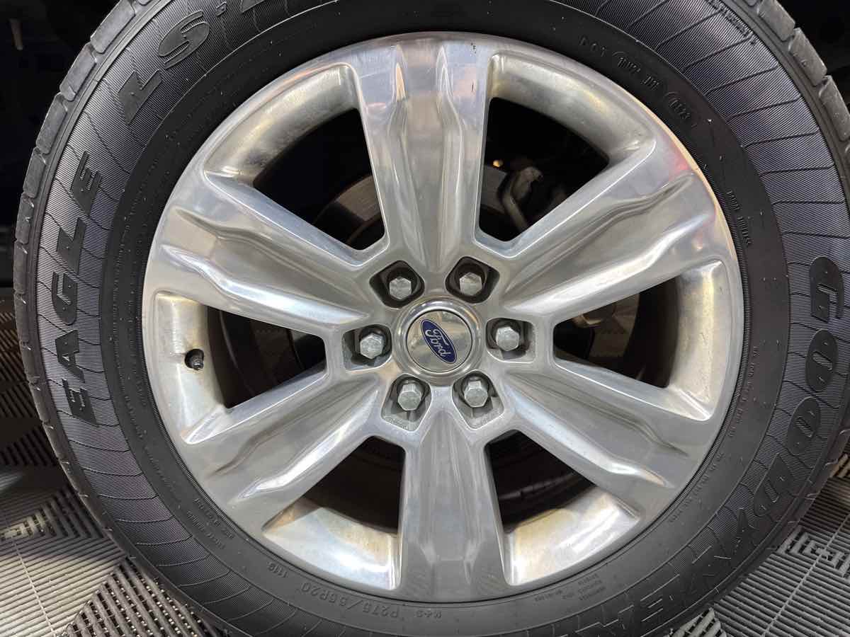 2016 Ford F-150 Platinum photo 30