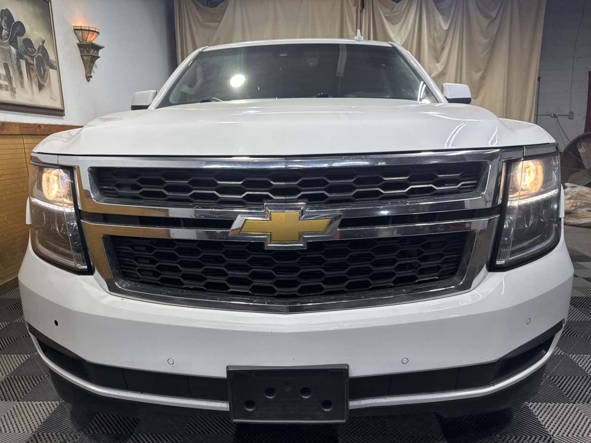 2016 Chevrolet Suburban LT photo 3